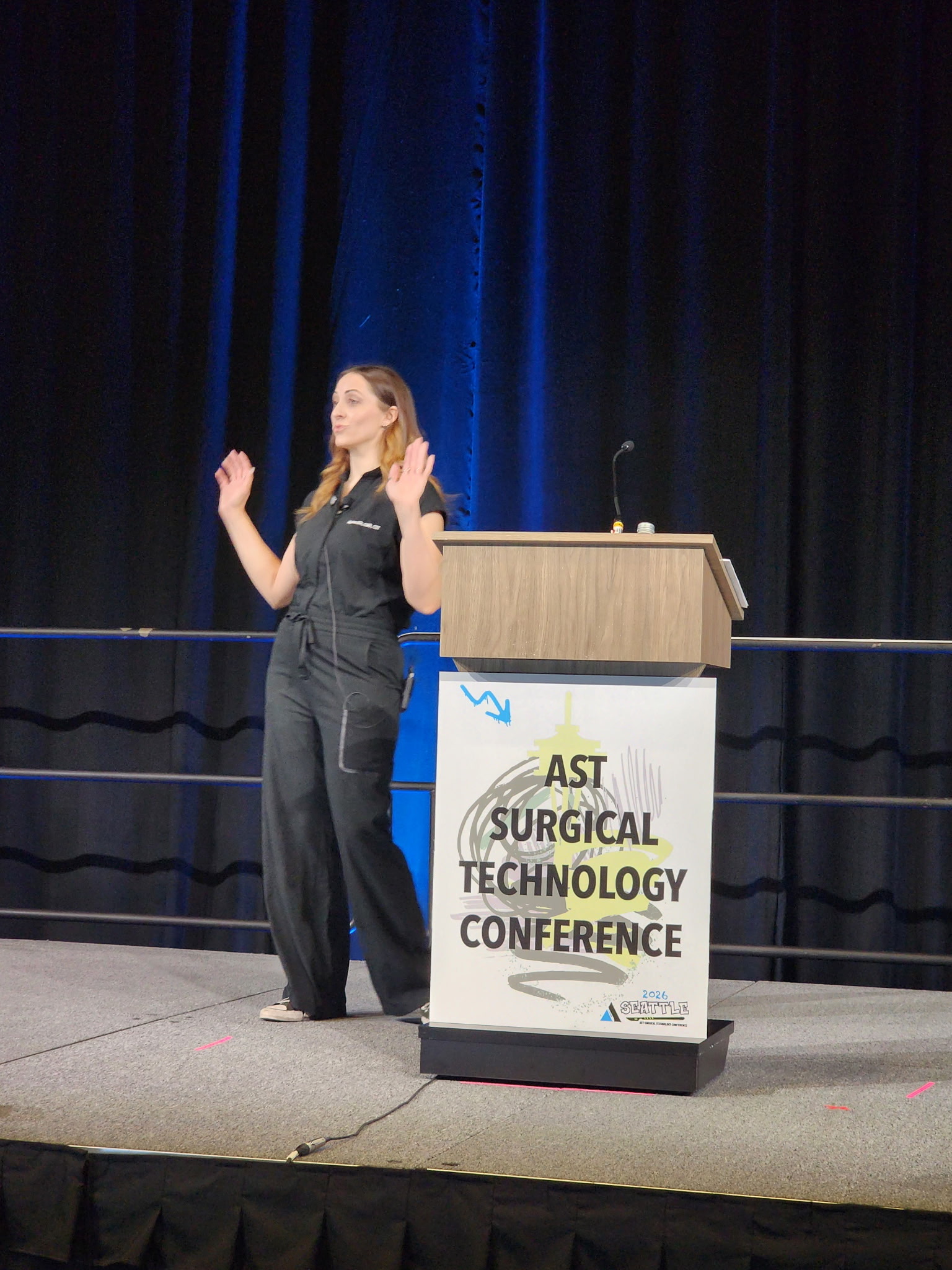 Alyssa Ellis presenting at a professional surgical conference