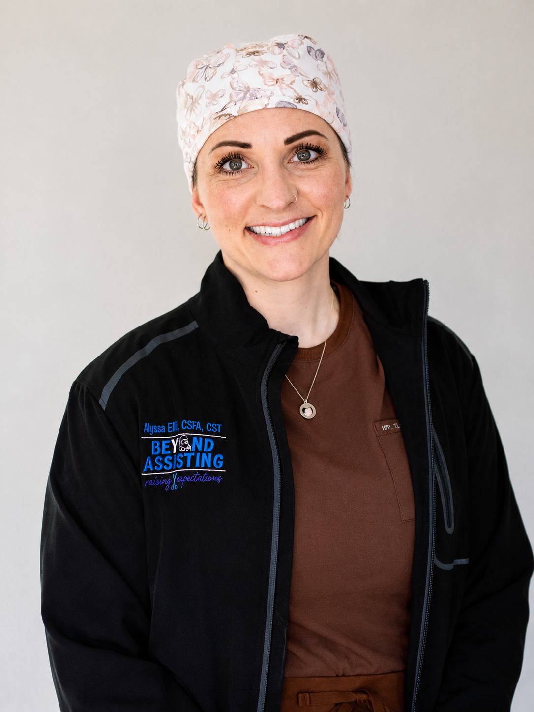 Alyssa Ellis sharing surgical education and professional insight